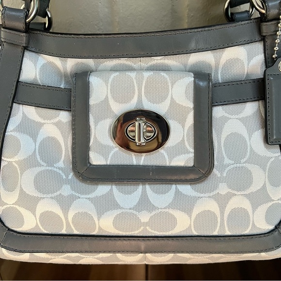 COACH Gray and White Shoulder Bag with classic ‘C’ pattern - Picture 2 of 8